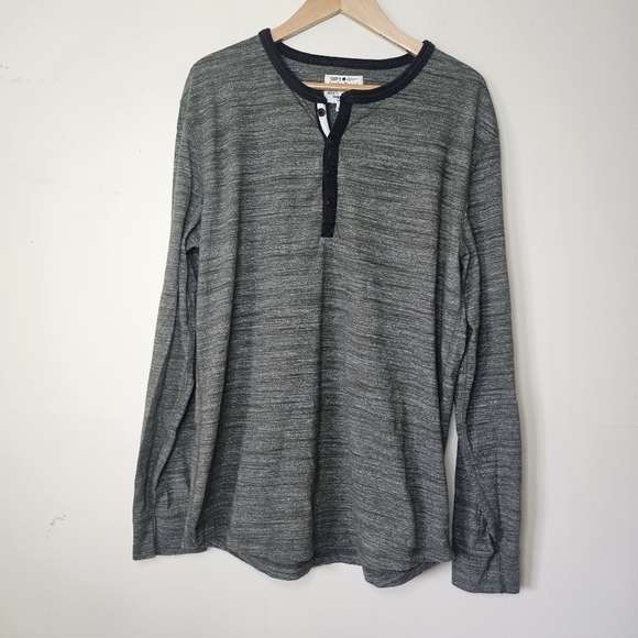 Lucky Brand Men's Crewneck Button Chest Gray Long Sleeve Shirt - Picture 1 of 4